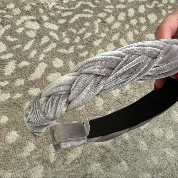 NEW Kendra Scott Grey Velvet Braided Headband - Picture 3 of 9